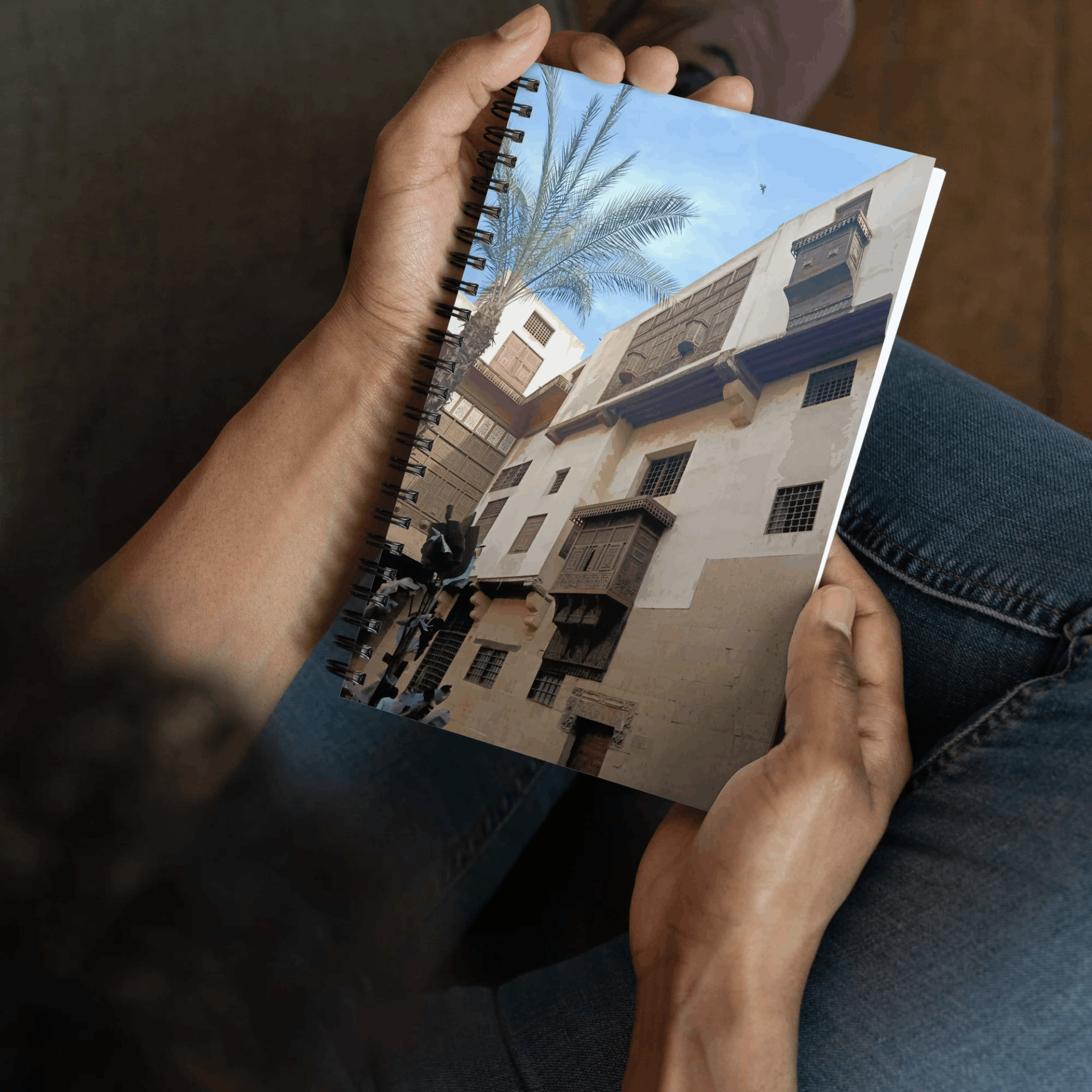 "تصميم دفتر (Notebook) تراثي: دمج التوثيق المعماري بالاستخدام اليومي".