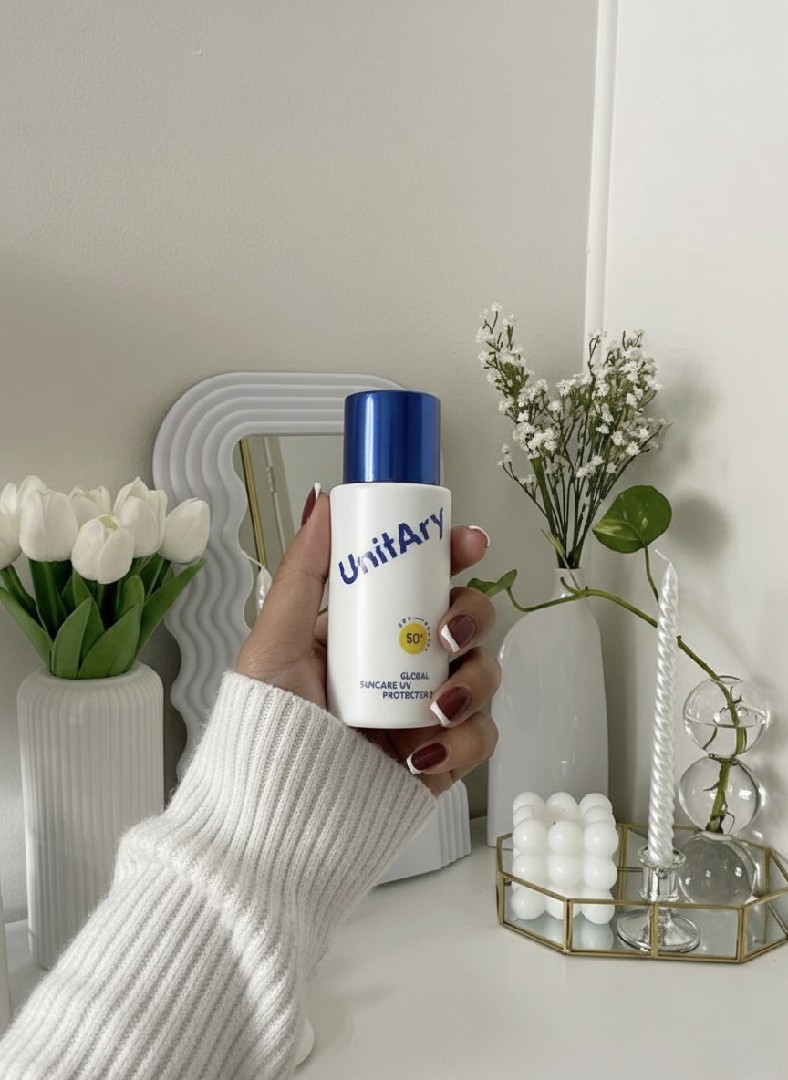 Pernah bekerja di swalayan sebagai kasir dan karyawan produksi di pabrik.