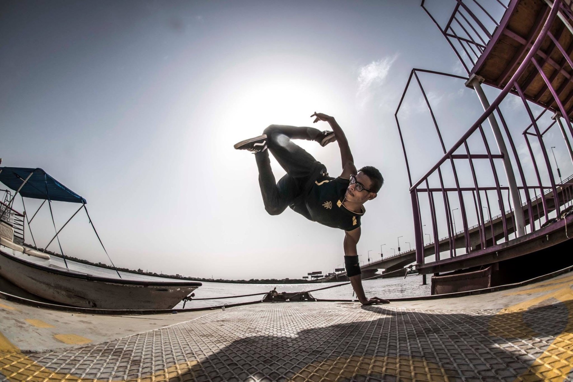 مصمم-استعراضات-ومؤد-حركي-محترف