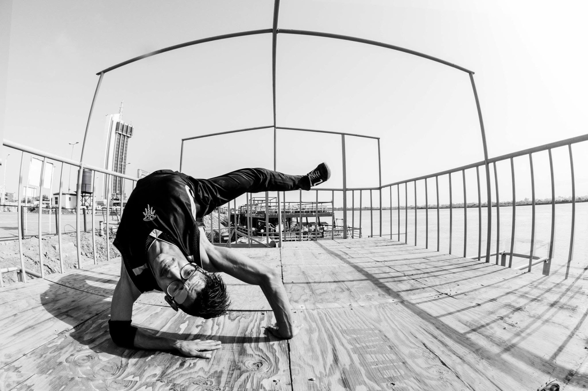 مصمم استعراضات ومؤدٍّ حركي محترف