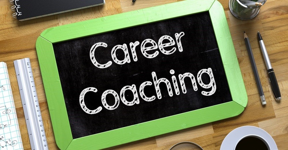 Career Coaching: تحديد مسار + خطة 30/60/90 يوم