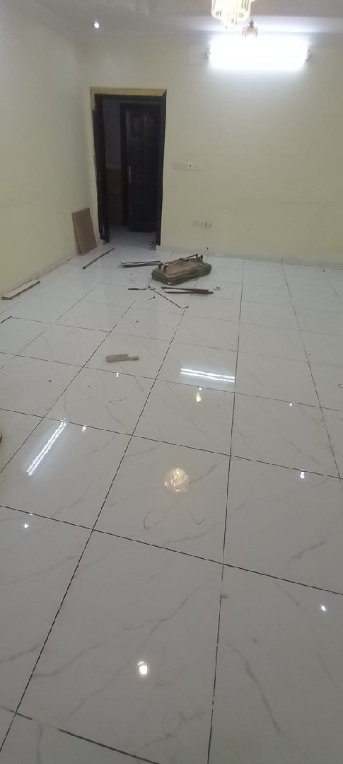 معلم-بلاط-مع-سيراميك-ورخام