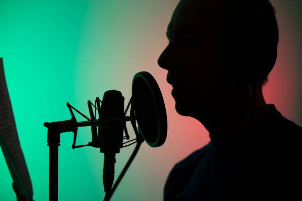 تعليق-صوتي-voice-over