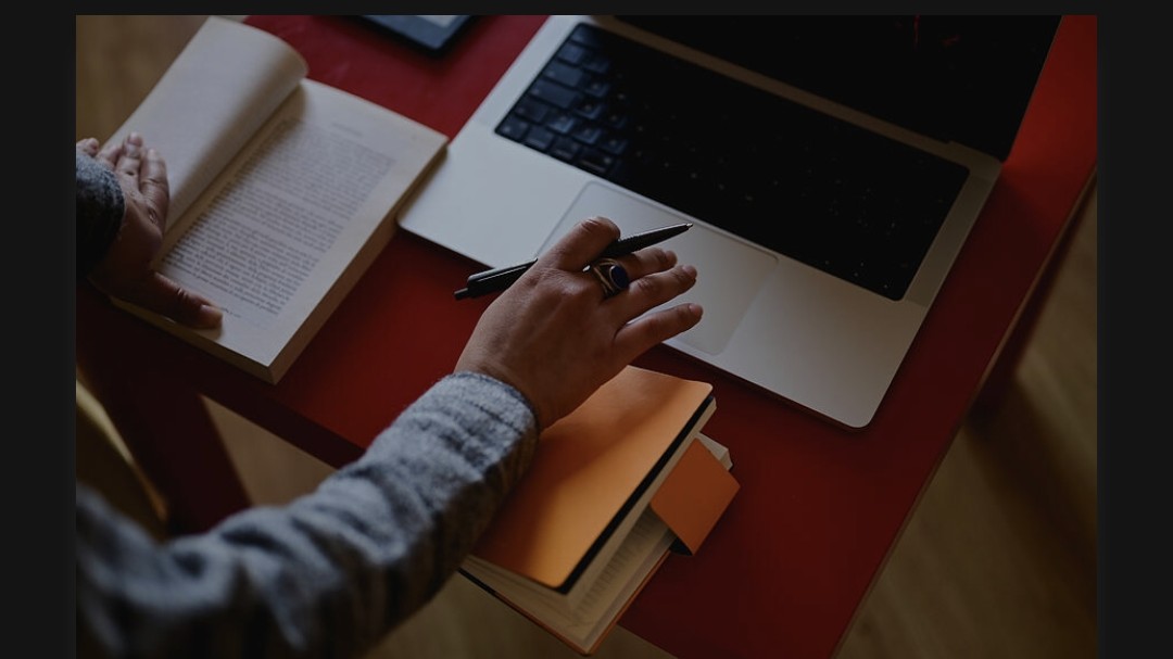 ترجمه-احترافيه-من-الانجليزيه-الي-العربيه